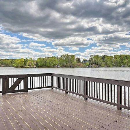 Waterfront Cottage With Boat Dock And 3 Decks! Bracey 외부 사진